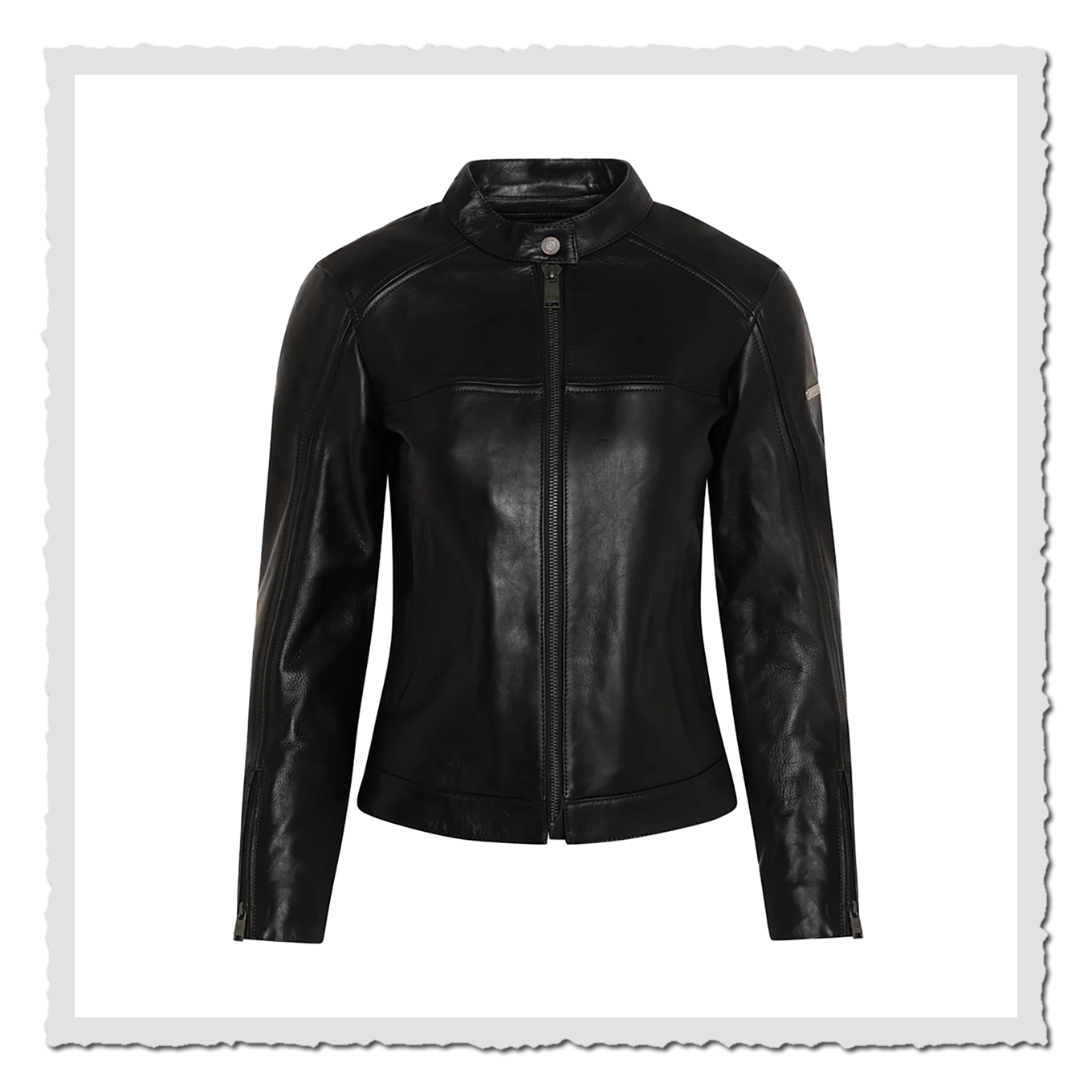 Schwarze Lederjacke freigestellt in Frontalansicht, mit Stehkragen, langen Ärmeln und hellem Hintergrund.